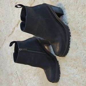 Dr. Martens women's Magdalena heeled boot black